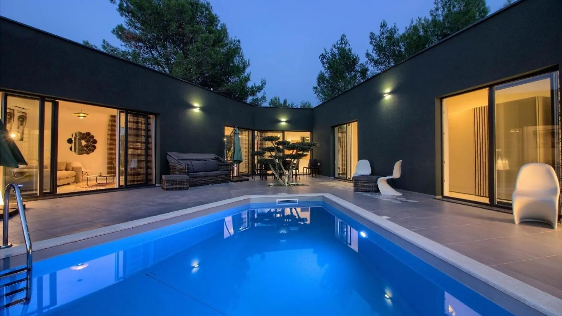 Ferienhaus Mit Privatpool Fuer 10 Personen Ca 180 Qm In Medulin, Istrien Suedkueste Von Istrien